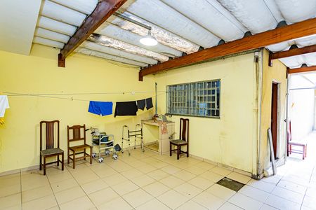 Casa à venda com 300m², 2 quartos e 2 vagasÁrea de serviço e quintal