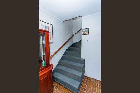 Casa à venda com 300m², 2 quartos e 2 vagasEscada