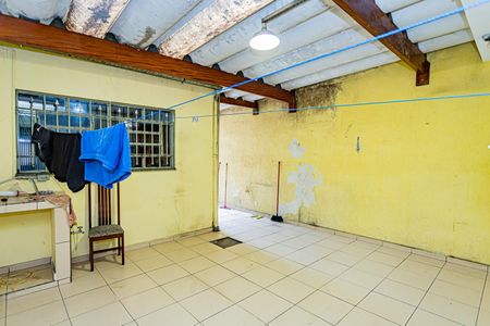 Casa à venda com 300m², 2 quartos e 2 vagasÁrea de serviço e quintal