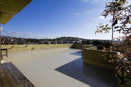 Casa para alugar com 400m², 4 quartos e 2 vagasCobertura