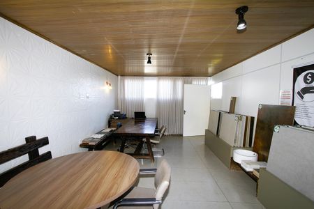 Casa para alugar com 400m², 4 quartos e 2 vagasEscritório