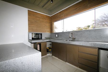 Casa para alugar com 400m², 4 quartos e 2 vagasCozinha