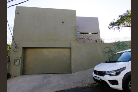 Casa para alugar com 400m², 4 quartos e 2 vagasFachada