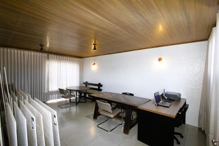 Casa para alugar com 400m², 4 quartos e 2 vagasEscritório