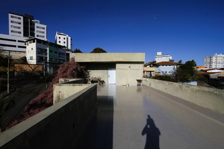 Casa para alugar com 400m², 4 quartos e 2 vagasCobertura