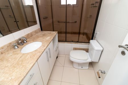Apartamento à venda com 110m², 3 quartos e 3 vagas Apartamento à venda com 110m², 3 quartos e 3 vagasBanheiro da Suíte