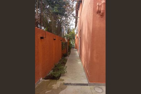 Casa à venda com 600m², 4 quartos e 4 vagas Casa à venda com 600m², 4 quartos e 4 vagasEntorno / Rua