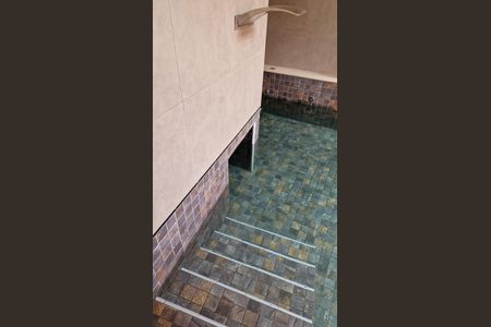 Casa à venda com 600m², 4 quartos e 4 vagas Casa à venda com 600m², 4 quartos e 4 vagasEscada