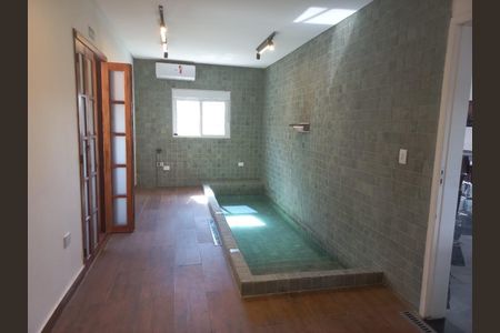 Casa à venda com 600m², 4 quartos e 4 vagas Casa à venda com 600m², 4 quartos e 4 vagasCorredor