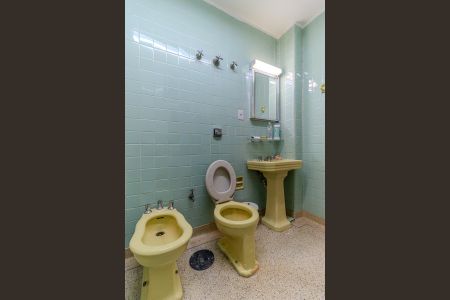 Apartamento para alugar com 130m², 2 quartos e sem vagaBanheiro