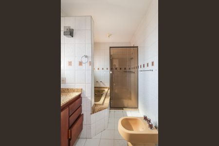 Casa à venda com 504m², 4 quartos e 8 vagasBanheiro da Suíte 1