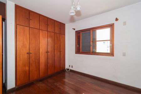 Casa à venda com 504m², 4 quartos e 8 vagasSuíte 2