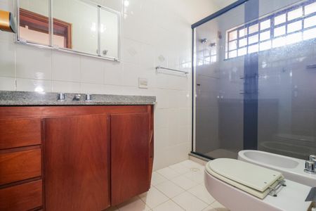 Casa à venda com 504m², 4 quartos e 8 vagasBanheiro da Suíte 2