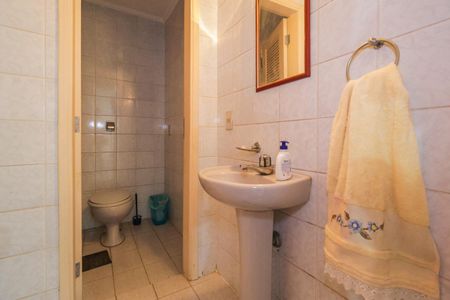 Casa à venda com 504m², 4 quartos e 8 vagasEdícula - Banheiro 