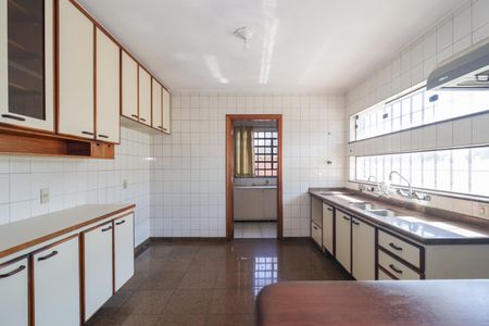 Casa à venda com 504m², 4 quartos e 8 vagasCozinha