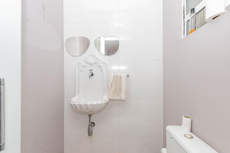 Casa de condomínio à venda com 157m², 3 quartos e 3 vagasLavabo