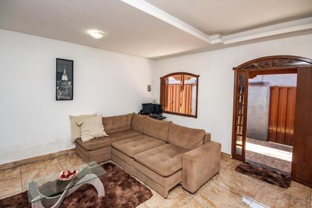 Casa à venda com 300m², 2 quartos e 5 vagasSala