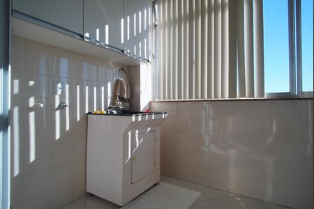 Apartamento para alugar com 110m², 3 quartos e 1 vagaÁrea de Serviço