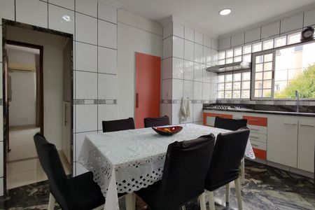 Casa para alugar com 368m², 4 quartos e 3 vagas Casa para alugar com 368m², 4 quartos e 3 vagasCozinha