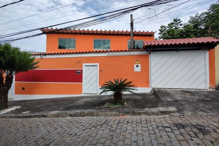 Casa para alugar com 368m², 4 quartos e 3 vagas Casa para alugar com 368m², 4 quartos e 3 vagasFachada