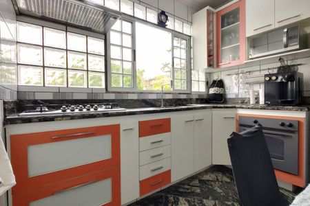 Casa para alugar com 368m², 4 quartos e 3 vagas Casa para alugar com 368m², 4 quartos e 3 vagasCozinha