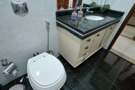 Casa para alugar com 368m², 4 quartos e 3 vagas Casa para alugar com 368m², 4 quartos e 3 vagasBanheiro Social