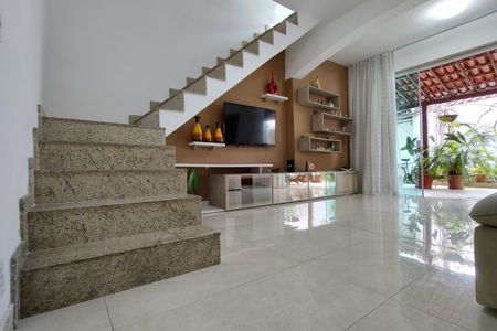 Casa para alugar com 368m², 4 quartos e 3 vagas Casa para alugar com 368m², 4 quartos e 3 vagasSala