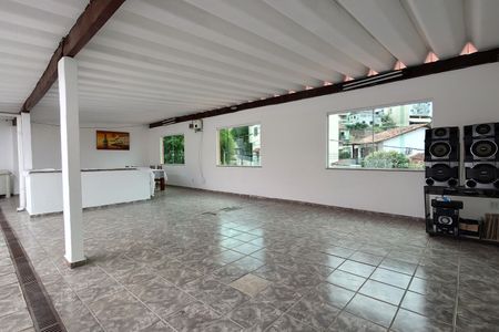 Casa para alugar com 368m², 4 quartos e 3 vagas Casa para alugar com 368m², 4 quartos e 3 vagasÁrea comum