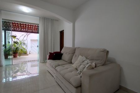 Sala de casa para alugar com 4 quartos, 368m² em Taquara, Rio de Janeiro