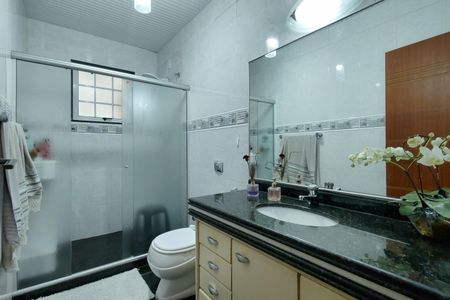 Casa para alugar com 368m², 4 quartos e 3 vagas Casa para alugar com 368m², 4 quartos e 3 vagasBanheiro Social