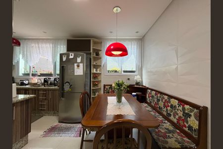 Casa à venda com 185m², 3 quartos e 2 vagas Casa à venda com 185m², 3 quartos e 2 vagasCozinha