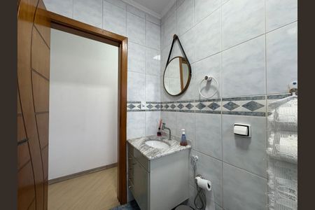 Casa à venda com 185m², 3 quartos e 2 vagas Casa à venda com 185m², 3 quartos e 2 vagasBanheiro