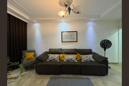 Casa à venda com 185m², 3 quartos e 2 vagas Casa à venda com 185m², 3 quartos e 2 vagasSala