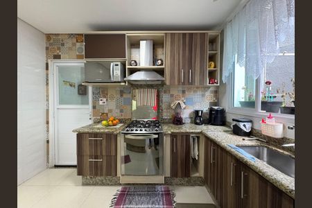 Casa à venda com 185m², 3 quartos e 2 vagas Casa à venda com 185m², 3 quartos e 2 vagasCozinha