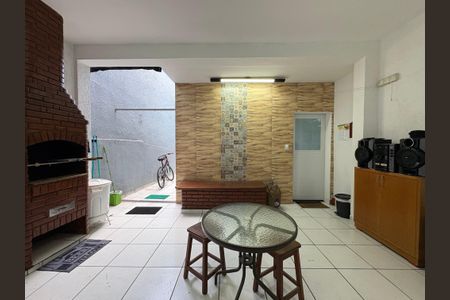 Casa à venda com 185m², 3 quartos e 2 vagas Casa à venda com 185m², 3 quartos e 2 vagasÁrea gourmet