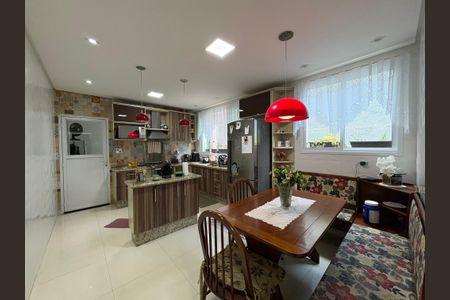 Casa à venda com 185m², 3 quartos e 2 vagas Casa à venda com 185m², 3 quartos e 2 vagasCozinha