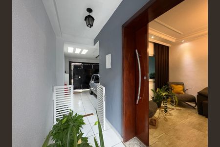 Casa à venda com 185m², 3 quartos e 2 vagas Casa à venda com 185m², 3 quartos e 2 vagasQuintal