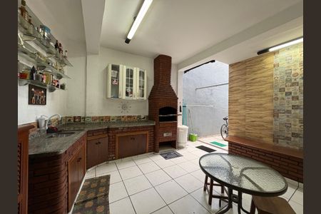 Casa à venda com 185m², 3 quartos e 2 vagas Casa à venda com 185m², 3 quartos e 2 vagasÁrea gourmet