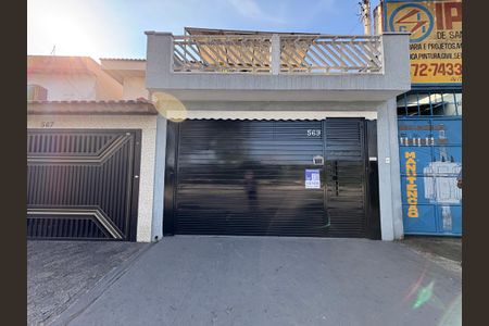 Casa à venda com 185m², 3 quartos e 2 vagas Casa à venda com 185m², 3 quartos e 2 vagasFachada