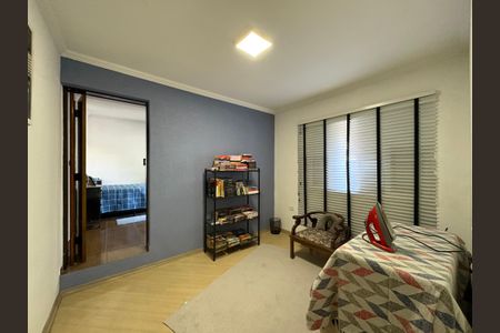 Casa à venda com 185m², 3 quartos e 2 vagas Casa à venda com 185m², 3 quartos e 2 vagasEscritório