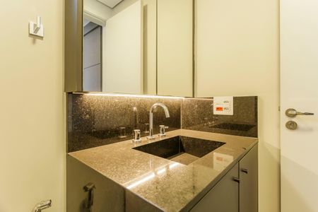 Apartamento à venda com 115m², 3 quartos e 1 vaga Apartamento à venda com 115m², 3 quartos e 1 vagaBanheiro da Suíte 2