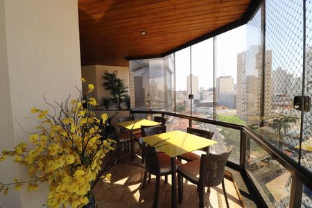 Apartamento para alugar com 340m², 5 quartos e 3 vagasVaranda