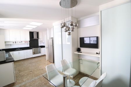 Apartamento para alugar com 340m², 5 quartos e 3 vagasCozinha