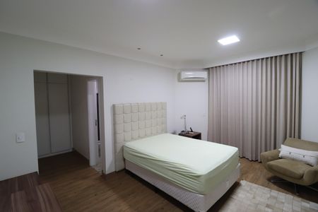 Apartamento para alugar com 340m², 5 quartos e 3 vagasQuarto 3 - Suíte 1