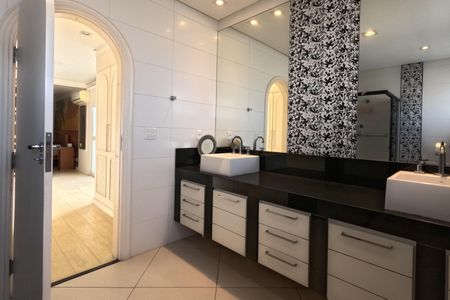 Apartamento para alugar com 480m², 5 quartos e 6 vagasBanheiro do Quarto 2