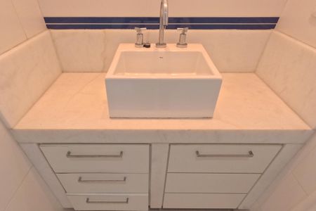 Apartamento para alugar com 480m², 5 quartos e 6 vagasBanheiro Social