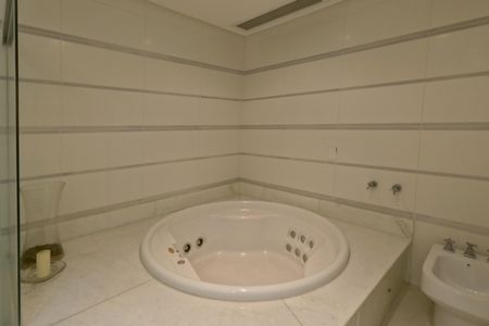 Apartamento para alugar com 480m², 5 quartos e 6 vagasBanheiro da Suíte 6