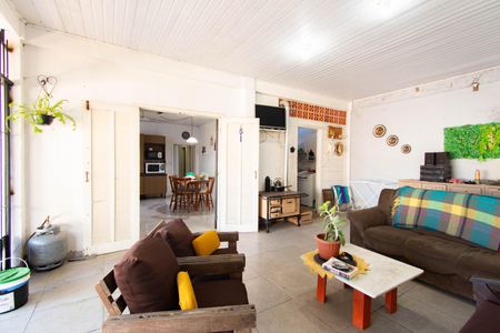 Casa à venda com 176m², 4 quartos e 2 vagas Casa à venda com 176m², 4 quartos e 2 vagasSala