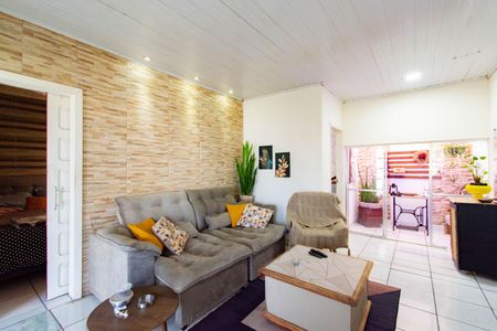 Casa à venda com 176m², 4 quartos e 2 vagas Casa à venda com 176m², 4 quartos e 2 vagasSala