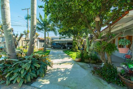 Casa à venda com 176m², 4 quartos e 2 vagas Casa à venda com 176m², 4 quartos e 2 vagasÁrea Externa